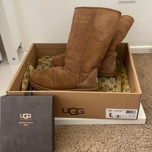 Like new classic tall uggs size WITH skin care kit included